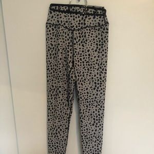 Balance Athletica Snow Leopard Ascend in Gray